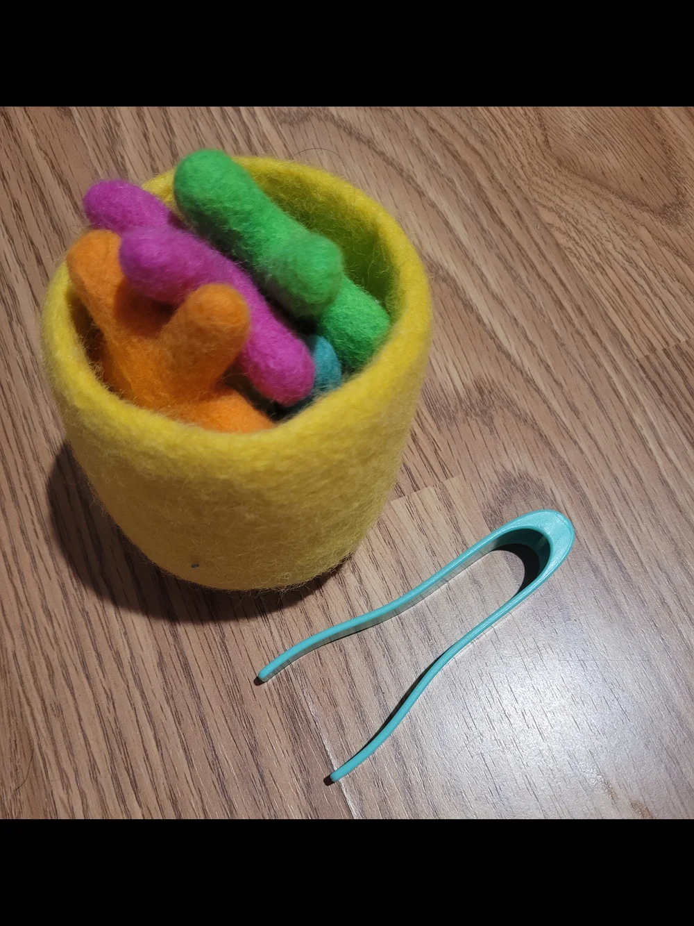 Colorful Felt Star Sorting Game with Yellow Felt Basket - Kids Toys
